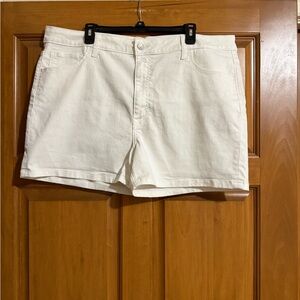 Zenana Outfitters White Denim Jean Shorts. Never worn.